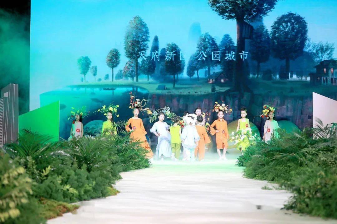 历史上在位最长的皇帝，仅仅8岁就登上皇位，龙椅整整坐稳一生！游戏画面